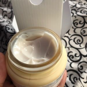 ⭐️⭐️⭐️SOLD⭐️⭐️⭐️ IT Confidence In A Cream